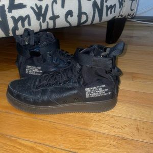 Nike SF Air Force 1 Mid